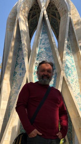 علی صالحی در آرامگاه خیام + عکس