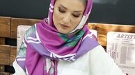 گلوریا هاردی با ظاهری متفاوت در یک کافه + عکس