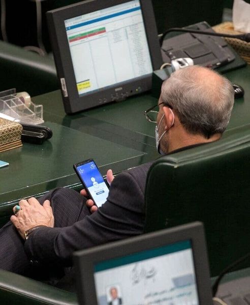 تصویر جنجالی یک نماینده مجلس ! 