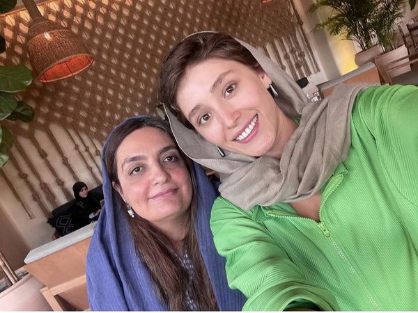 فرشته حسینی در آغوش دوستش + عکس