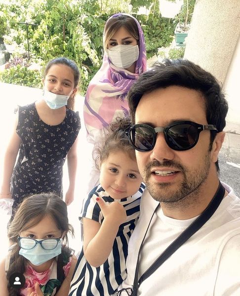 سلفی خانوادگی شاهرخ استخری + عکس