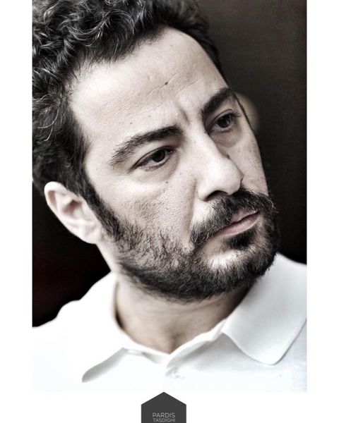 نوید محمدزاده با چهره ای جدی + عکس