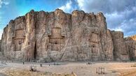  آرامگاه شاهان هخامنشی در خطر نفوذ آب + تصاویری از جاری شدن آبشار در تخت جمشید