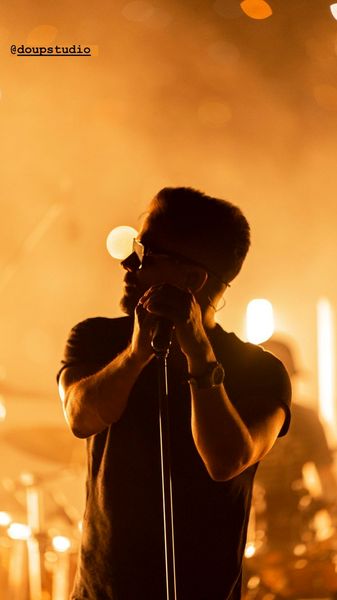 تیپ متفاوت سیروان خسروی در کنسرت + عکس