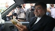 وزیر ارشاد سوار «ماشین کتاب» شد