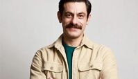 صداپیشه مهمونی به جناب‌‌خان ملحق شد