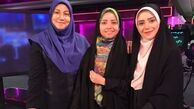 خانم مجری در کنار دوستانش در استودیو + عکس