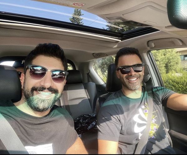 برادرانه های برادران خسروی در ماشین + عکس