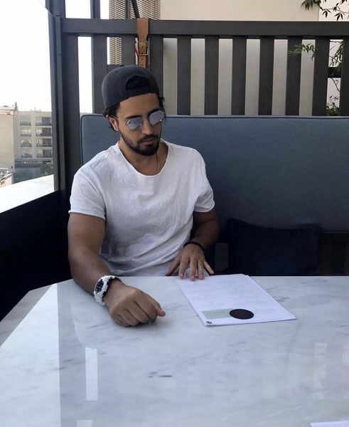 مهرداد صدیقیان با تیپ اسپرت در یک رستوران + عکس