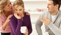 اصول رفتار با همسر در جمع و باید ها و نباید ها | جملاتی که تو جمع به همسرت بگی عاشقت میشه