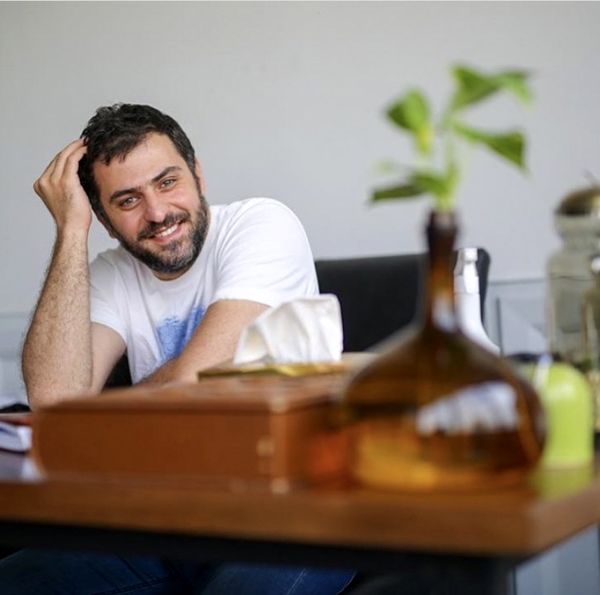 سادگی در اتاق کار علی ضیا + عکس