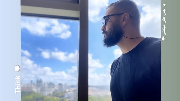 نگاه میلاد کی مرام به آسمان شهر + عکس