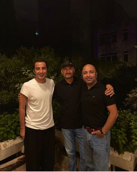 نوید محمدزاده در کنار پدرزن و برادرش + عکس