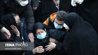 حال بد مادر مرحوم علی انصاریان در مراسم خاکسپاریش + عکس