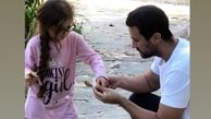 بازی شاهرخ استخری با دختر نازش در طبیعت+عکس
