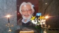  عادل فردوسی‌پور در مراسم ختم جمشید مشایخی