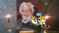  عادل فردوسی‌پور در مراسم ختم جمشید مشایخی