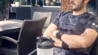 کافه گردی آقای بازیگر جوان + عکس