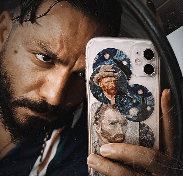 گوشی گرانقیمت عباس غزالی + عکس