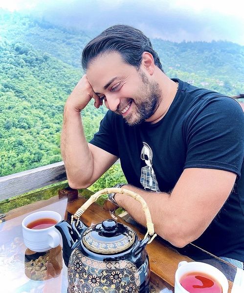 بساط چای بابک جهانبخش در دل طبیعت + عکس