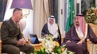 دیدار پادشاه عربستان با مقام نظامی آمریکایی/عکس