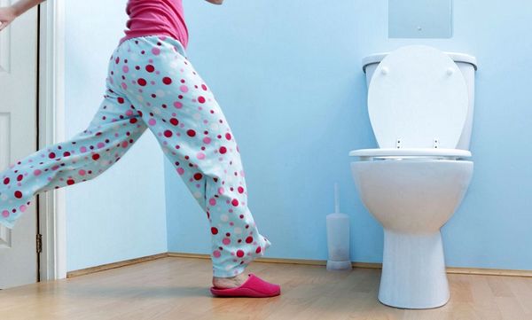 دلیل تکرر ادرار چیست ؟ + راه درمان خانگی