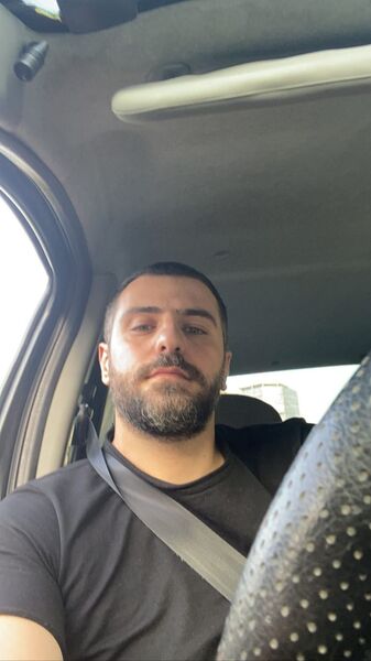 علی ضیا در ماشین شخصی اش + عکس