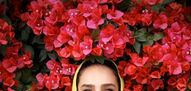 تازه عروس مشهور در دل گل های زیبا + عکس