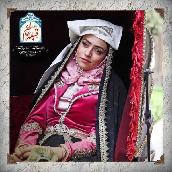 نقش قاجاری سوگل حلیق در قبله عالم + عکس