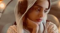 عکس مثلا یهویی الهه حصاری در حال موزیک گوش دادن