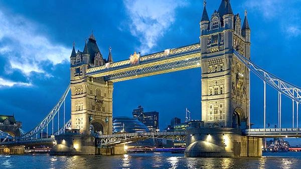 پخش شدن صوت دلنشین اذان از برج لندن+ فیلم 