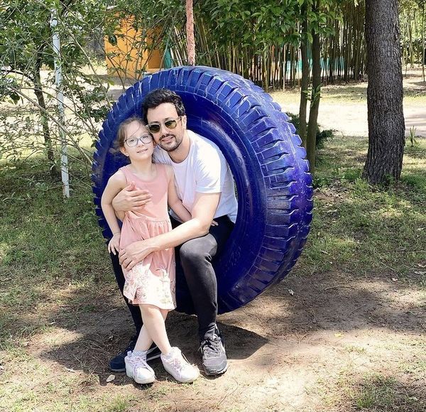 شاهرخ استخری و پناه حونش در پارک + عکس