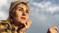 گلوریا هاردی زیر آسمان آبی + عکس