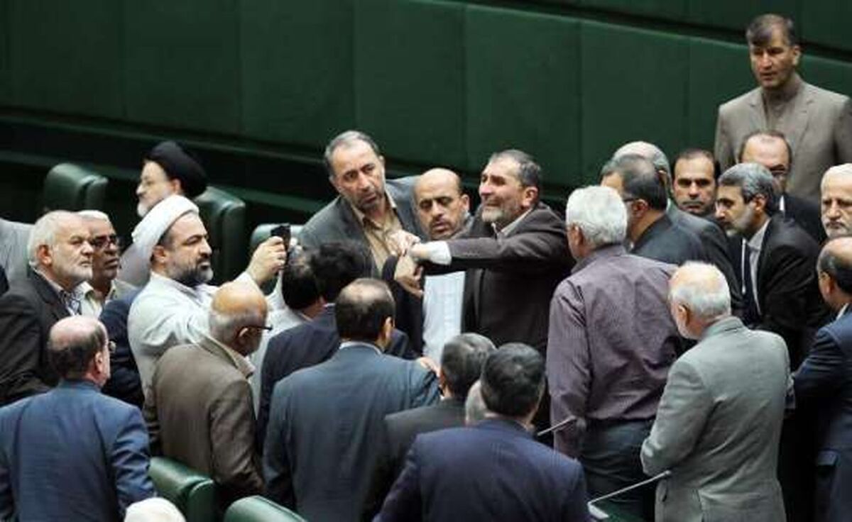 قرار و ما ادراک ما القرار/ اصولگرایان ده سال است که پای قرارهای خود نمانده اند