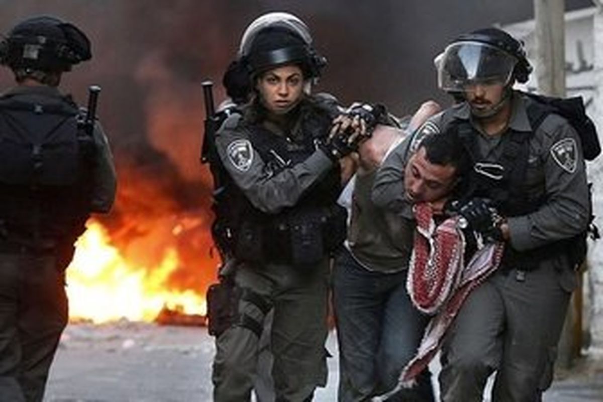 ضرب و شتم فلسطینی‌ها در اطراف سفارت آمریکا