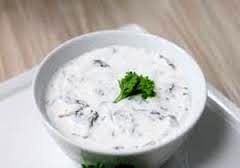 
۶ دلیل حیاتی برای مصرف ماست در وعده سحر
