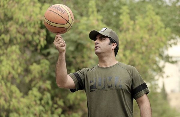 بسکتبال بازی کردن منوچهر هادی + عکس