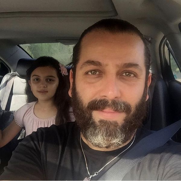سلفی امیررضا دلاوری با دخترش در ماشین + عکس