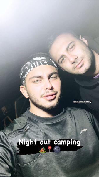 گشت و گذار ارسلان قاسمی و دوستش در شب + عکس