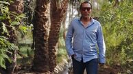تیپ آبی علیرضا مهران در میان نخل ها + عکس