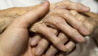 لرزش دست و راه درمان آن / اگر لرزش دست دارید این مطلب را بخوانید