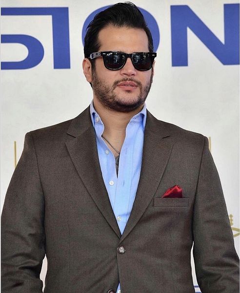 سیاوش‌ خیرابی با تیپ رسمی + عکس