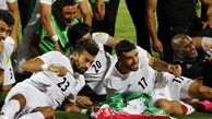 اقدام جالب یک هوادار برای سلفی گرفتن با شاگردان کی روش! / عکس