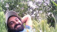 استراحت آقای بازیگر در دل طبیعت با تم‌سیز آبی + عکس
