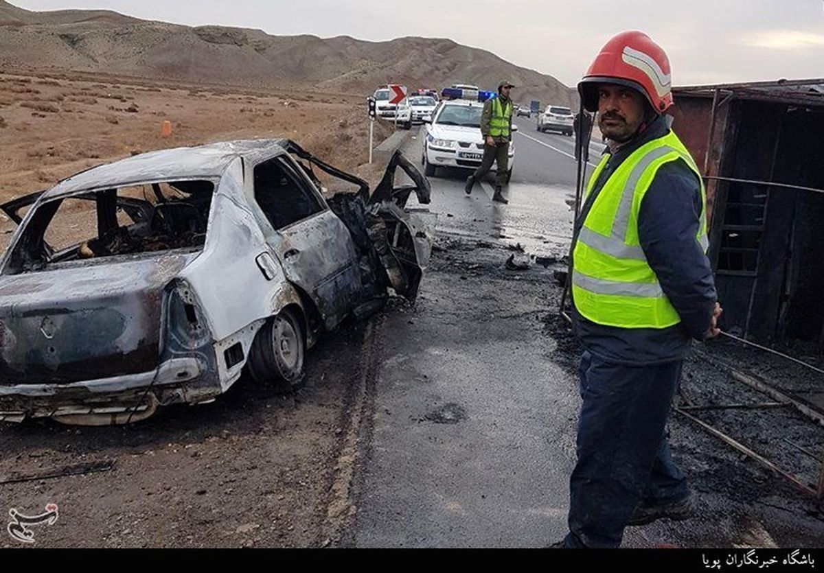 تصاویر دلخراش از تصادف و در آتش سوختن سرنشینان دو اتومبیل در محور اهر- تبریز