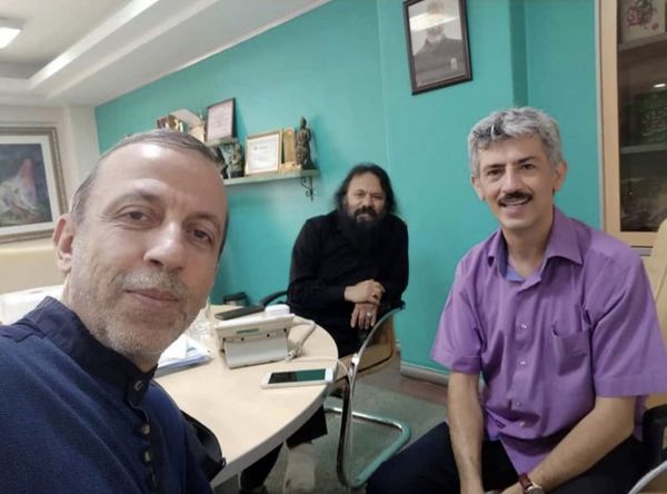 سیروس همتی و همکارانش در یک جلسه + عکس
