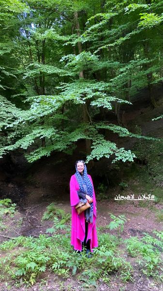 گشت و گذار خانم بازیگر در طبیعت زیبای گیلان + عکس