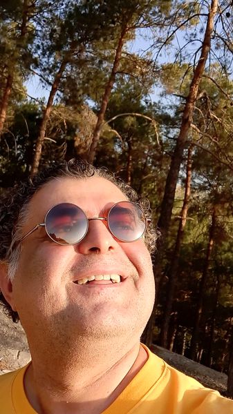 فرهاد بشارتی در دل جنگلی زیبا + عکس