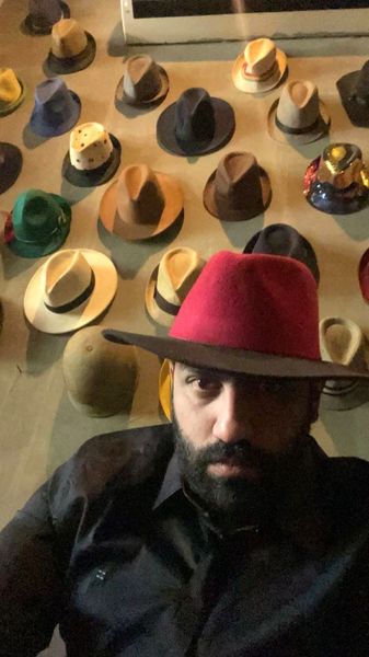 کلاه های رنگارنگ سامان گوران + عکس