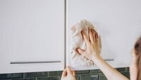کابینت های گلاس را با این روش برق بیاندازید !